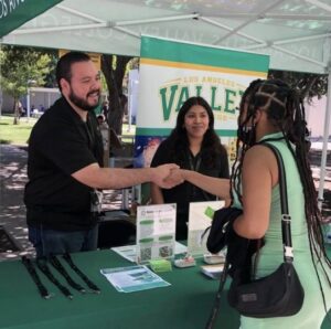 Juan Castellanos assists LAVC students during an outreach event.